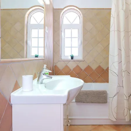 7 Schlafzimmer Villa- Familie- Kinder- Gruppen- Strand- Pool- Garten By Interhome Nyaraló